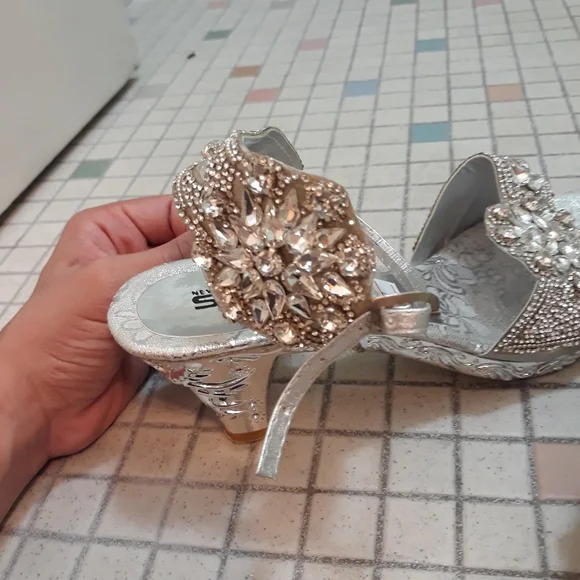 Fancy sandals - Picture 4 of 5